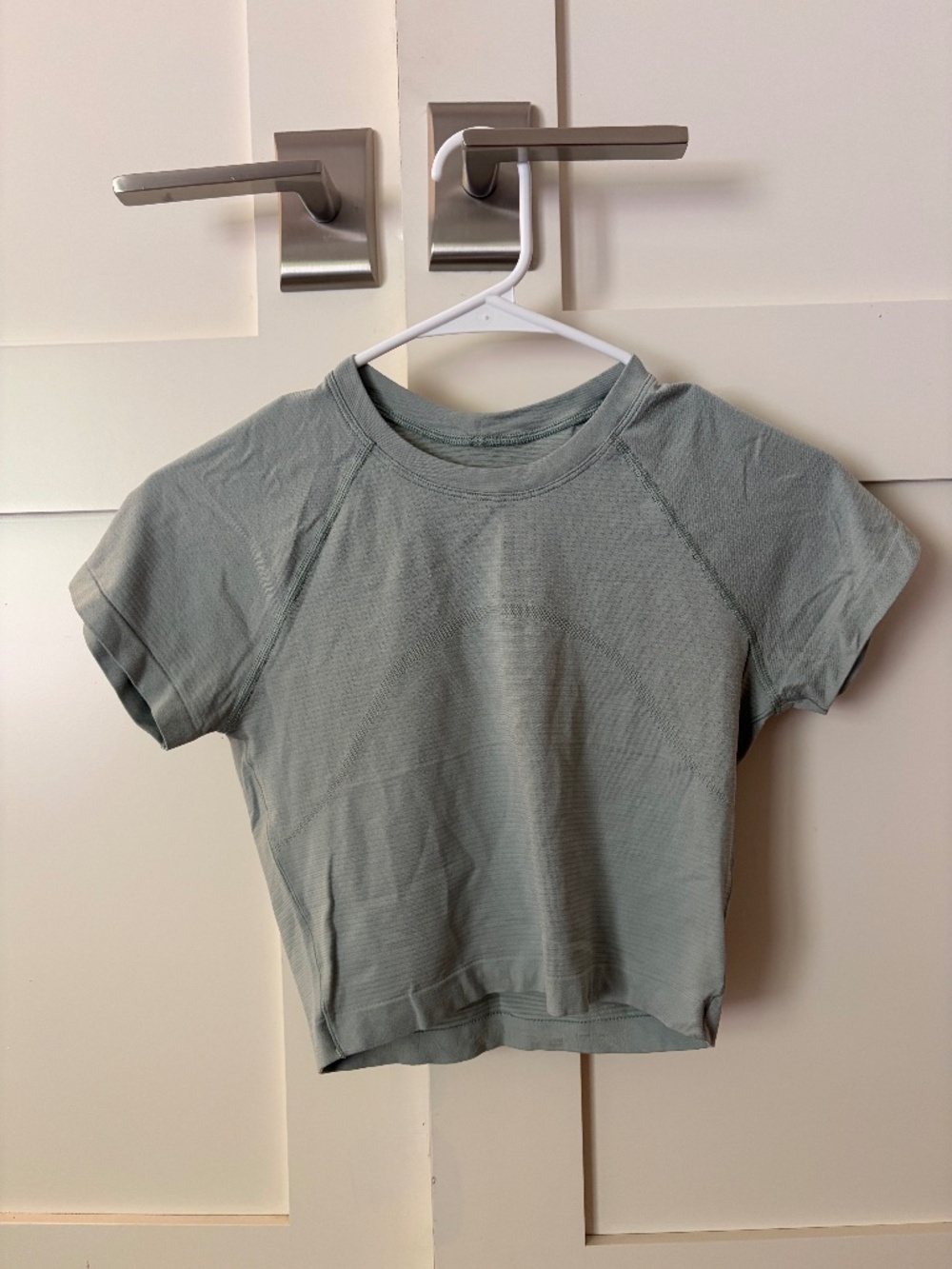 Lululemon Sage Green Cropped Short Sleeve Performance Top Women’s Size [